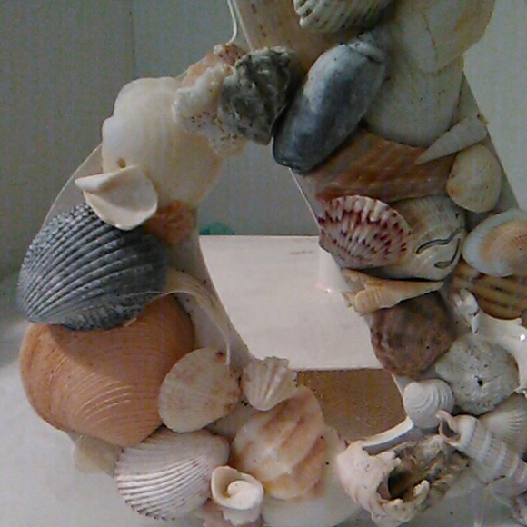 Shell covered & sign - Picture 2 of 6